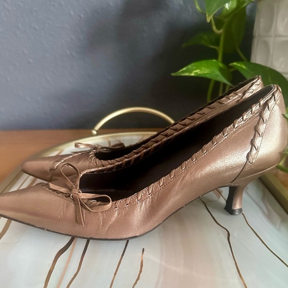 Stuart Weitzman Womens Bronze Leather Woven with Bow Kitten Heels Clean Size 5.5 - Picture 4 of 8